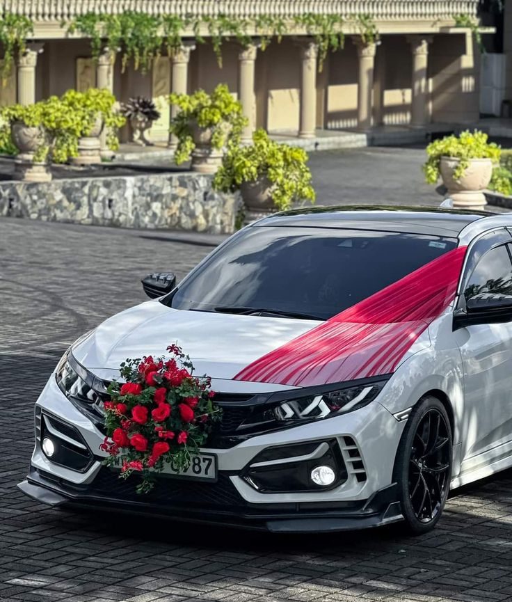 Elegant Wedding Car Rentals Image